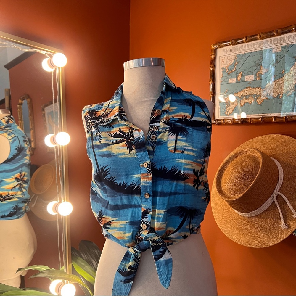 Vintage Cropped Teal Tiki Shirt